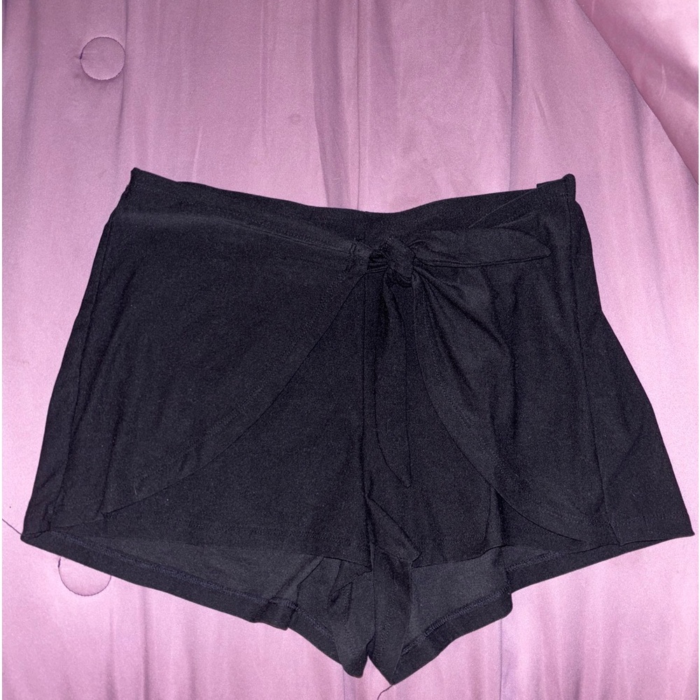 Black Tie Detailed Shorts
